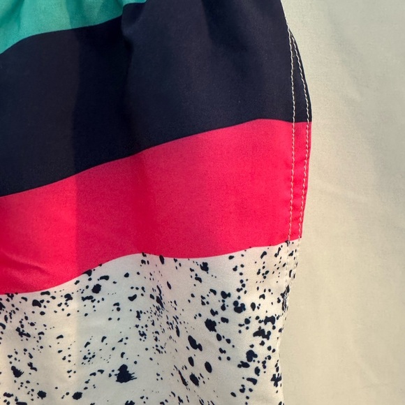 Chubbies The Aquatic Libations Classic Swim Trunks 5.5” S - Picture 2 of 4